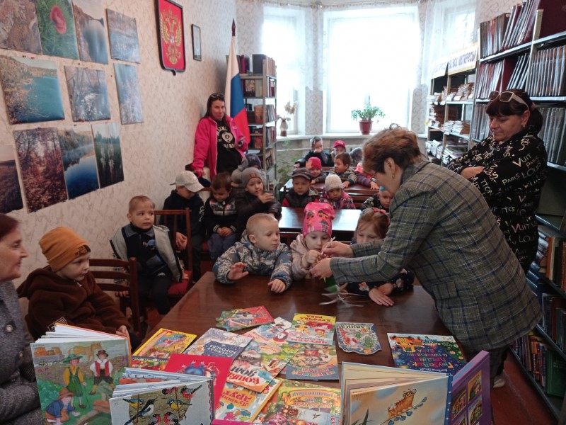 Экскурсия в библиотеку «Пусть всегда будет книга!».