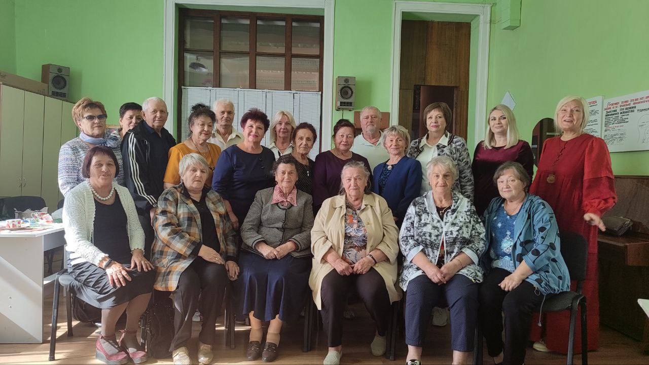 «ДЛЯ ТЕХ, ЧЬЮ ОСЕНЬ НЕ ПОКИНУЛА ВЕСНА».