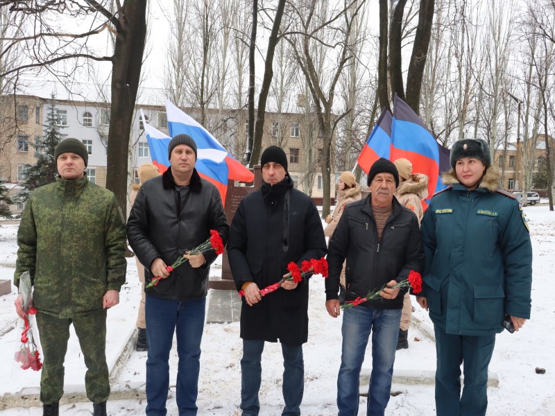 Возложение цветов ко Дню чествования участников ликвидации последствий аварии на Чернобыльской атомной электростанции.