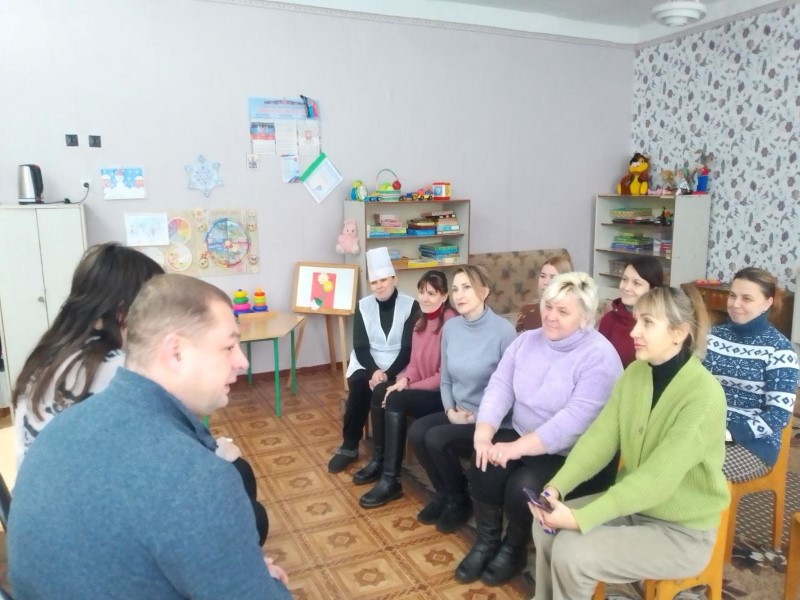 Сход граждан с заместителем главы Пелагеевской администрации.
