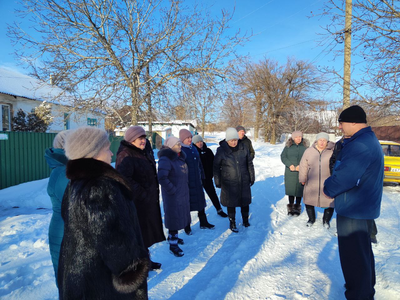 Сход граждан с заместителем главы администрации города.