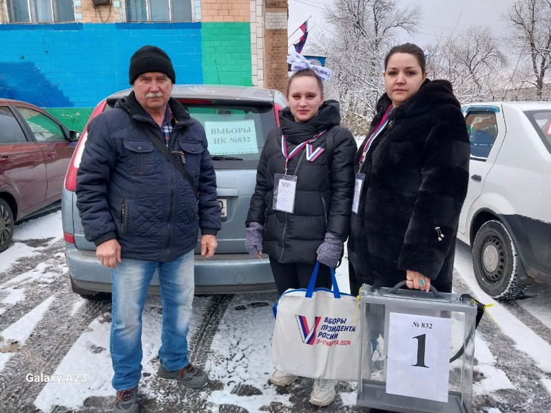 Второй день досрочного голосования в Торезе.