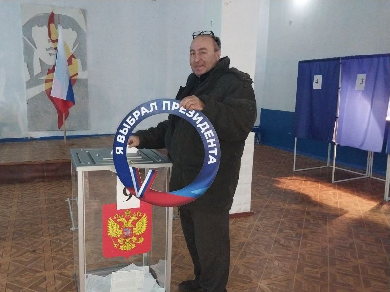 В Торезе стартовал второй день очного голосования.
