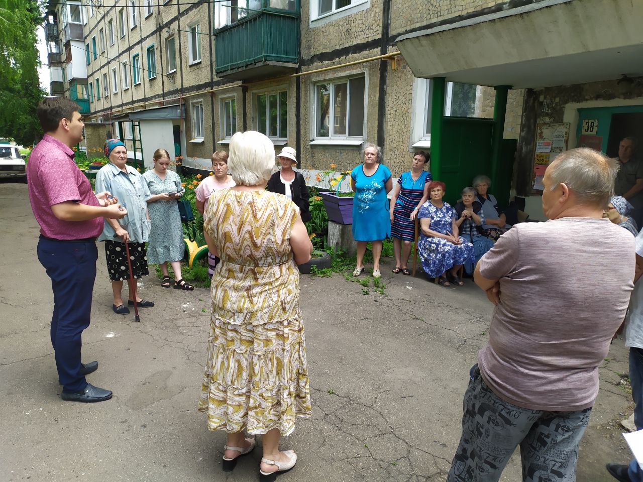 Встреча с населением заместителя главы администрации городского округа Торез.