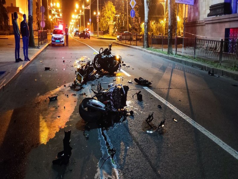 В Донецке при столкновении трех мотоциклов травмированы три человека.