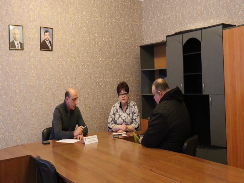 Прием населения по личным вопросам.