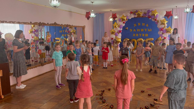 Праздник «Здравствуй лето!». Праздник «Здравствуй лето!».
