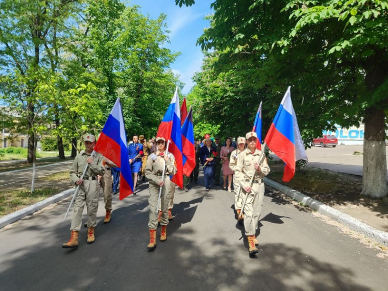 Торжественная церемония возложения цветов. Торжественная церемония возложения цветов.