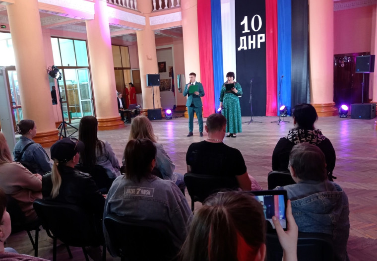 «10 ЛЕТ НАШЕЙ РЕСПУБЛИКЕ». «10 ЛЕТ НАШЕЙ РЕСПУБЛИКЕ».
