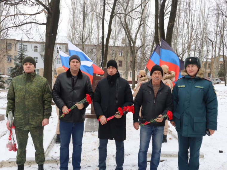 Возложение цветов ко Дню чествования участников ликвидации последствий аварии на Чернобыльской атомной электростанции. Возложение цветов ко Дню чествования участников ликвидации последствий аварии на Чернобыльской атомной электростанции.