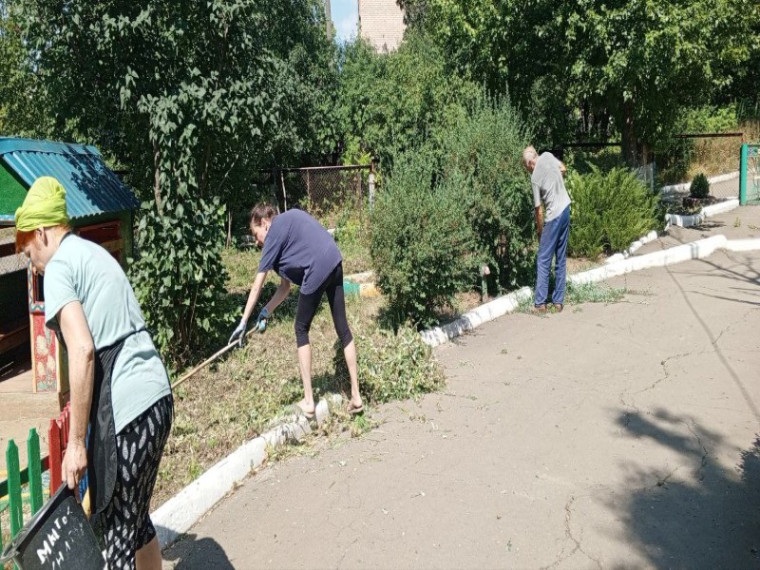 На территории Тореза выполняются работы по покосу сорных и карантинных трав. На территории Тореза выполняются работы по покосу сорных и карантинных трав.